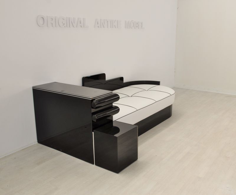 Hochglänzendes schwarzes Art-déco-Tagesbett aus Frankreich mit weißer Ledermatratze