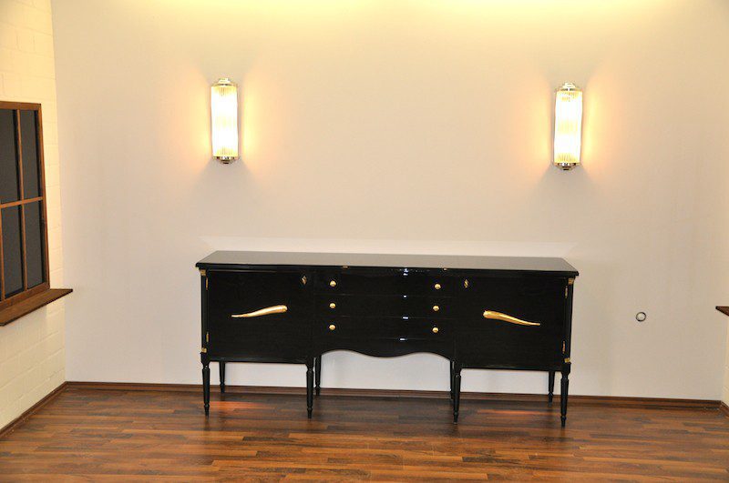 Französische Art Deco Kommode mit geschwungenen Beinen