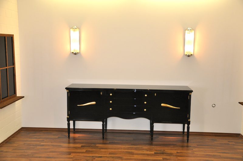 Französische Art-Deco-Kommode mit geschwungenen Beinen