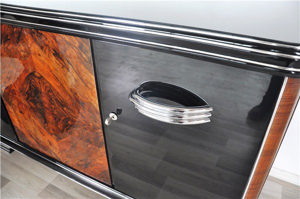 Art Deco Sideboard mit Pyramidenfuß