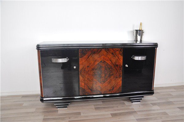 Art-Deco-Sideboard mit Pyramidenfüßen