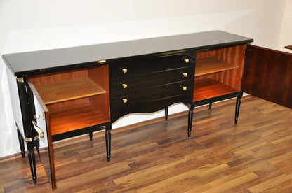 Französische Art Deco Kommode mit geschwungenen Beinen
