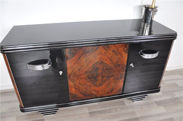 Art-Deco-Sideboard mit Pyramidenfüßen