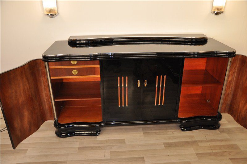 Beleuchtetes Art Deco Sideboard mit geschwungenen Türen