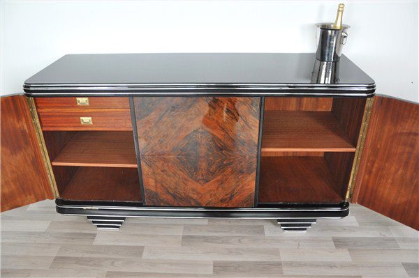 Art-Deco-Sideboard mit Pyramidenfüßen