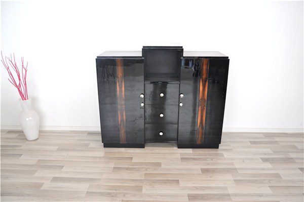 Klavierlackierte Art-déco-Kommode mit Walnussdetails