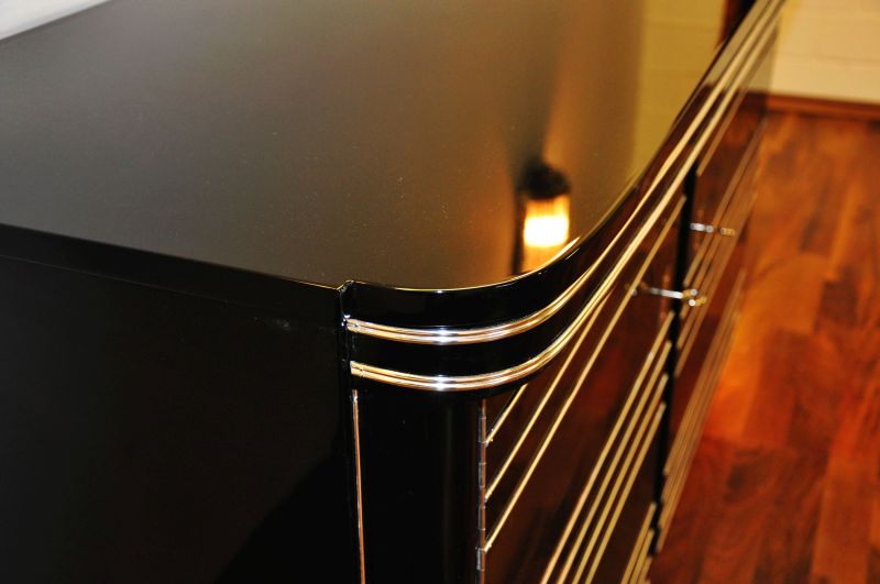 Art-Deco-Kommode mit großartigem Interieur