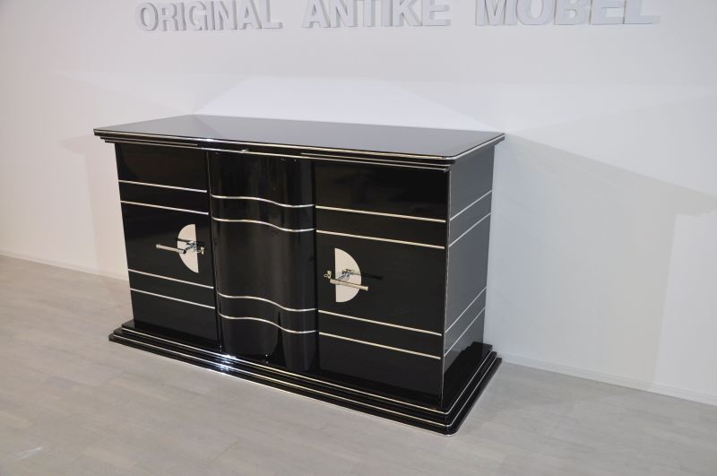 Art-déco-Sideboard mit leuchtend gelber Innenausstattung