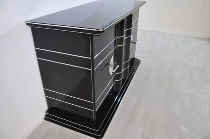 Art-déco-Sideboard mit leuchtend gelber Innenausstattung