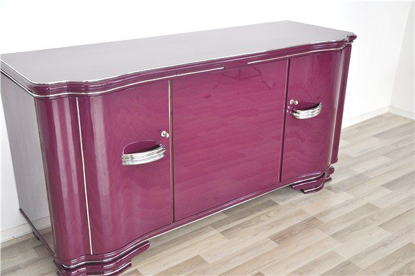 Fliederfarbenes Art-Deco-Sideboard mit Chromgriffen