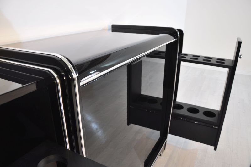 Art Deco Sideboard mit Barauszügen