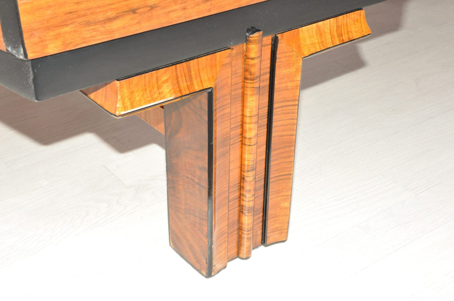 1920er Art Deco Nussbaum Schreibtisch