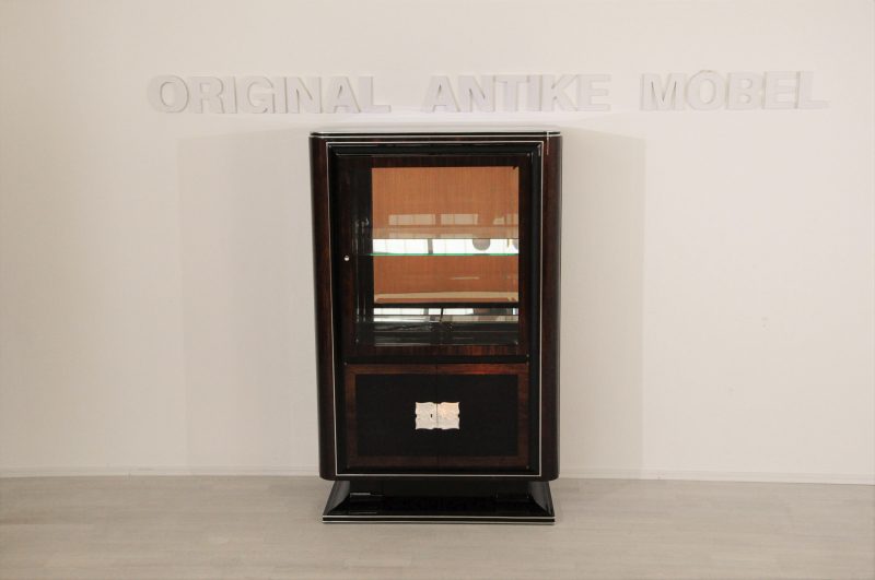 1930er Art Deco Vitrine mit Nussbaum Details