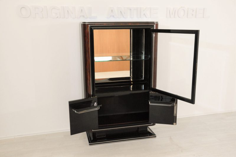 1930er Art Deco Vitrine mit Nussbaum Details