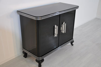 Kleine Art-Deco-Kommode mit großen Chromgriffen
