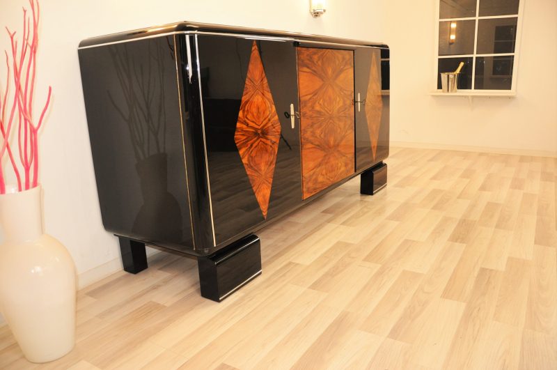 Klassisches Art-Deco-Buffet mit Schachbrettfurnier