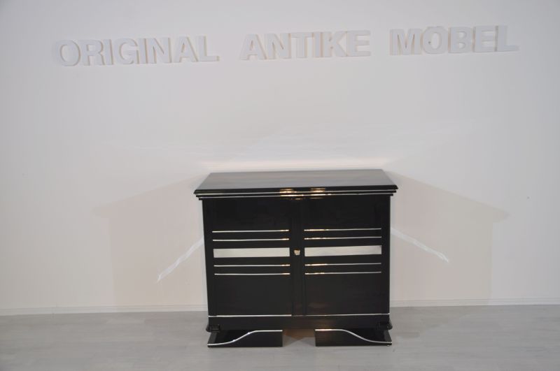 Art-déco-Kommode mit Chromdetails
