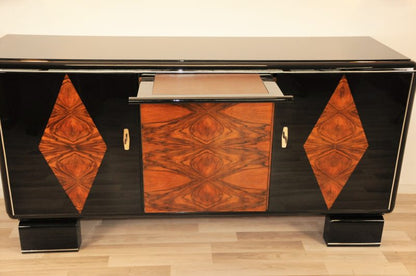 Klassisches Art-Deco-Buffet mit Schachbrettfurnier