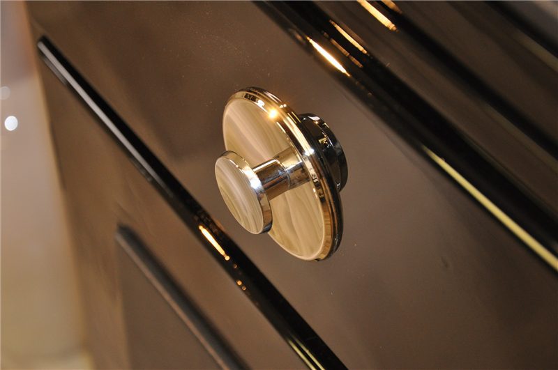 Schwarze Art Deco Kommode mit Lederapplikationen