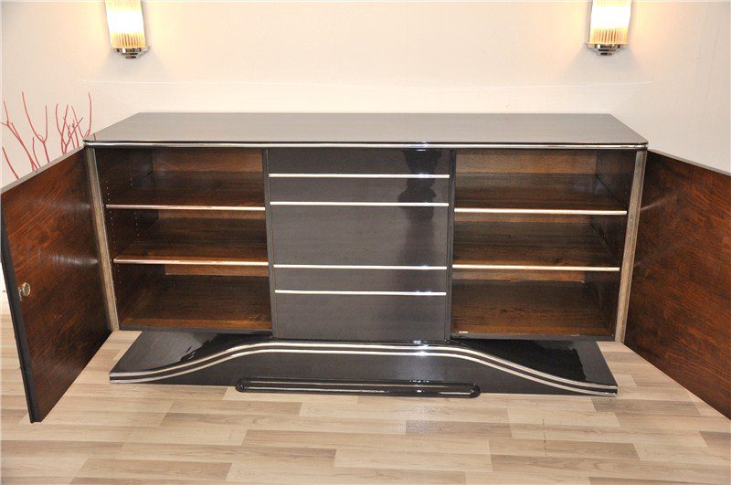 Buffet im Art-Deco-Stil mit Chromauskleidung