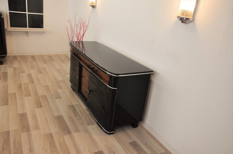 Original Art Deco Sideboard mit Nussbaumdetails