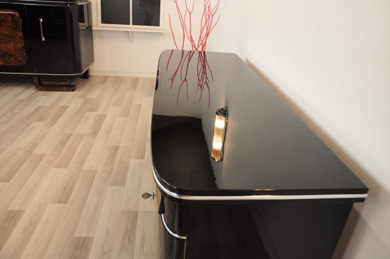 Original Art Deco Sideboard mit Nussbaumdetails