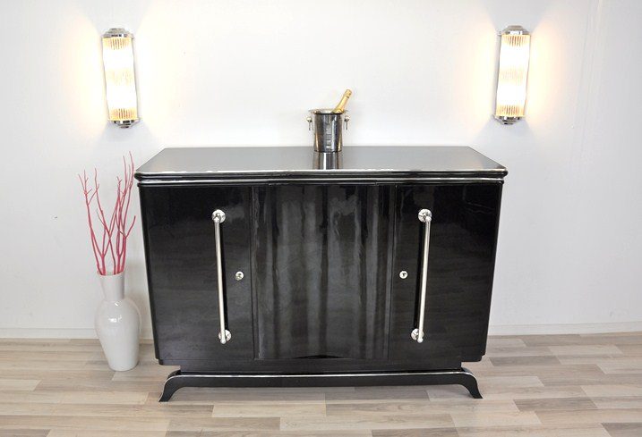 Großes Art-Deco-Highboard mit Chromgriffen