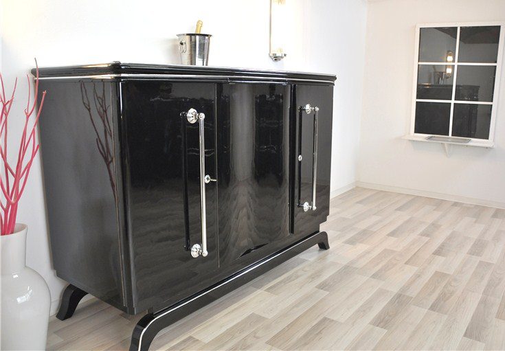Großes Art-Deco-Highboard mit Chromgriffen