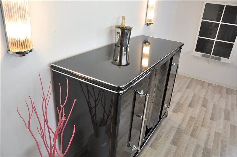 Großes Art-Deco-Highboard mit Chromgriffen