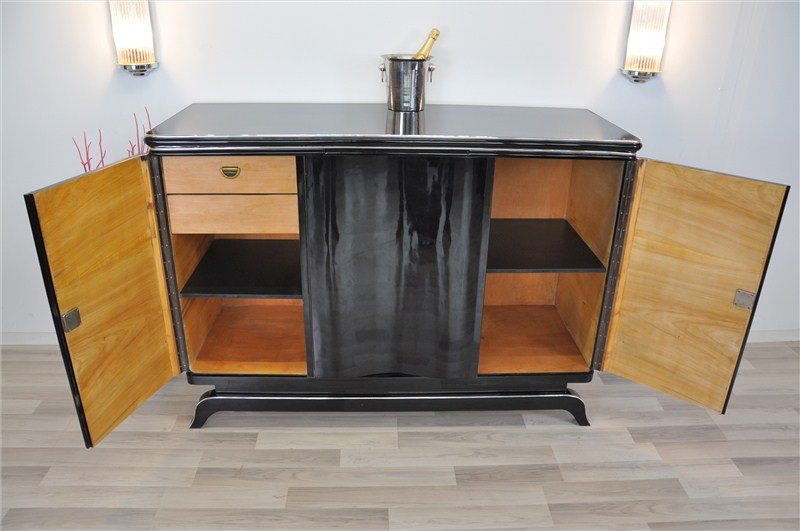 Großes Art-Deco-Highboard mit Chromgriffen