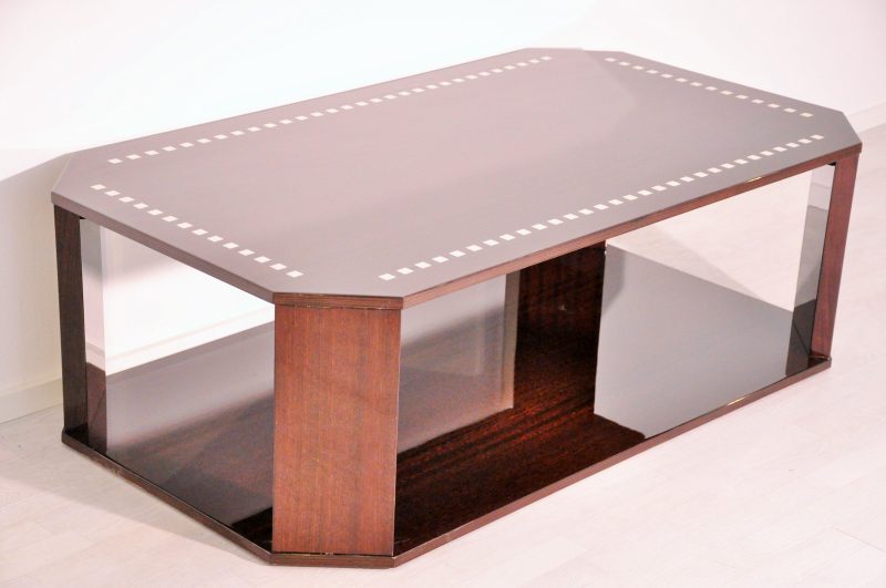 Art-Deco-Couchtisch mit elfenbeinfarbenen Applikationen