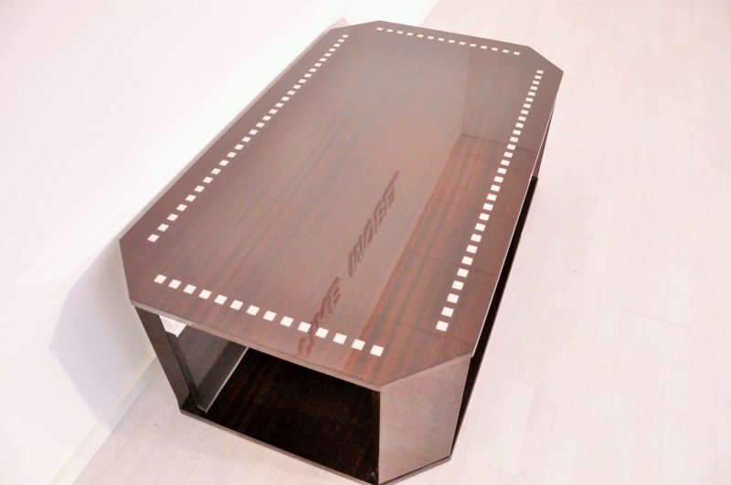 Art Deco Couchtisch mit Applikationen in Elfenbeinfarbe