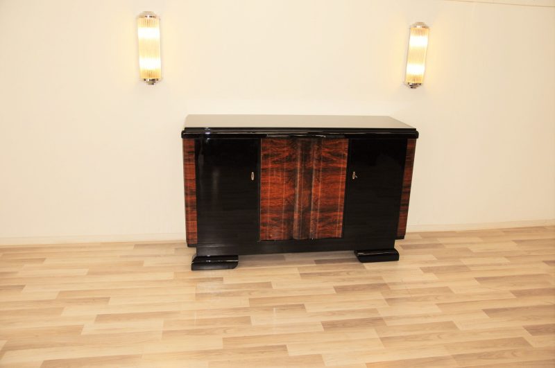 Hochglänzende Art-Deco-Kommode mit gebogenen Türen
