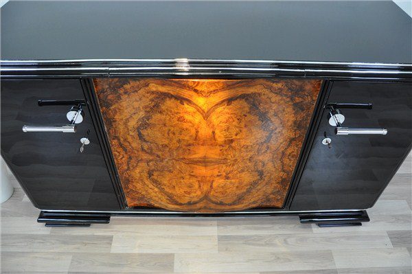 Art-Deco-Buffet mit einzigartiger Front aus Walnussholz