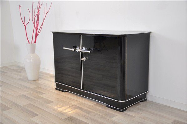 Elegante und zierliche Art-Deco-Kommode