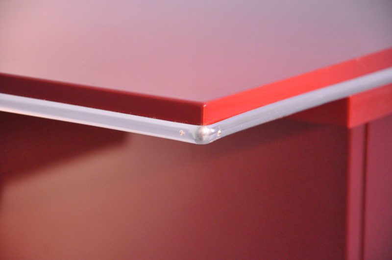 Kleine Art Deco Konsole in einem wundervollem Rot