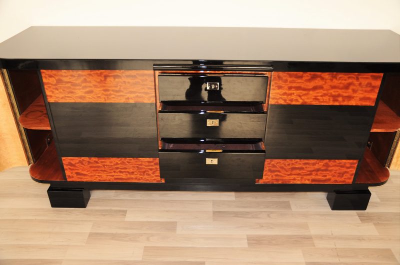 Art-Deco-Sideboard mit Klavierlack