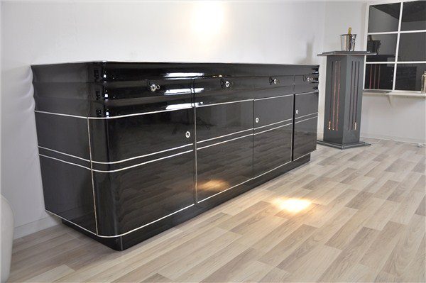 Großes Sideboard im Art-déco-Stil mit Hochglanzlackierung