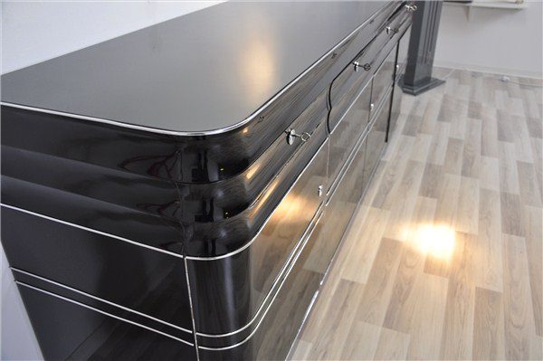 Großes Sideboard im Art-déco-Stil mit Hochglanzlackierung