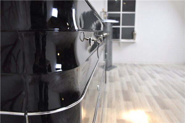 Großes Sideboard im Art-déco-Stil mit Hochglanzlackierung