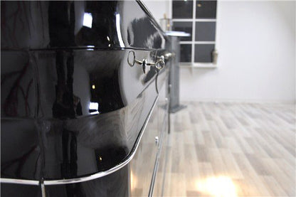 Großes Sideboard im Art-déco-Stil mit Hochglanzlackierung