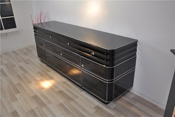 Großes Sideboard im Art-déco-Stil mit Hochglanzlackierung