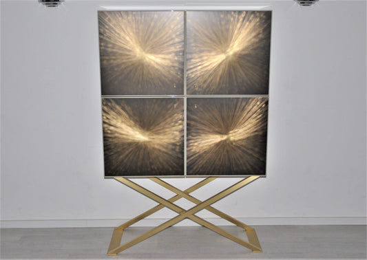 Quadratischer Design-Wohnzimmerschrank mit gebürstetem Messing