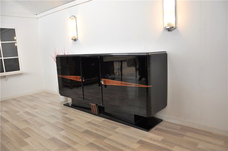 Schwebendes Art Deco Buffet mit feinen Holzdetails