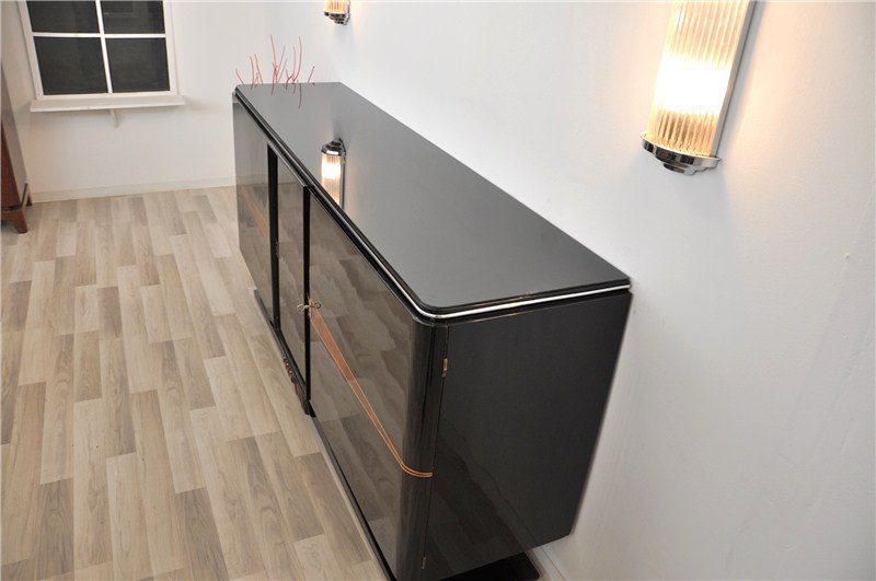 Schwebendes Art Deco Buffet mit feinen Holzdetails