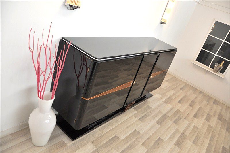 Schwebendes Art-Deco-Buffet mit edlen Holzdetails