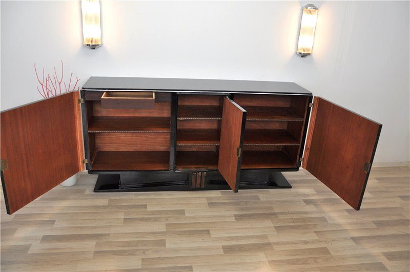 Schwebendes Art-Deco-Buffet mit edlen Holzdetails