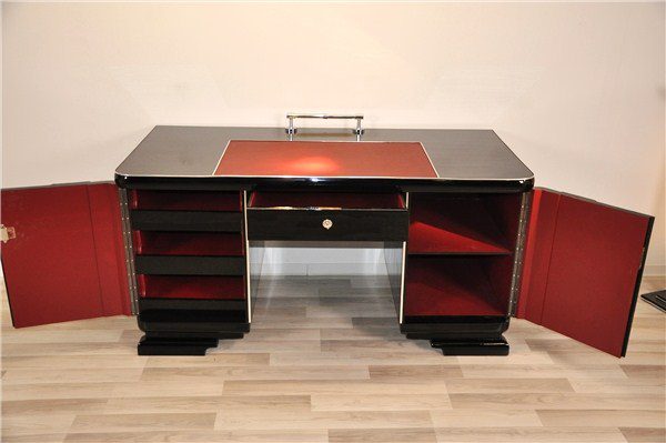 Art Deco Schreibtisch mit wundervollen Lederapplikationen