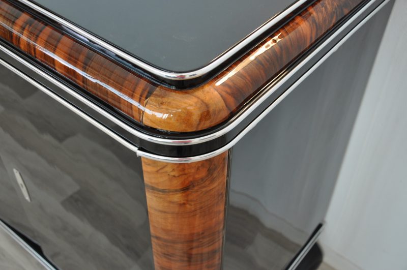 Französisches Art-Deco-Sideboard mit Klavierlack und Mahagoni-Verzierungen