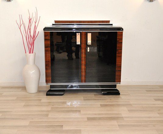 Eckige Art Deco Kommode mit großen Chromgriffen